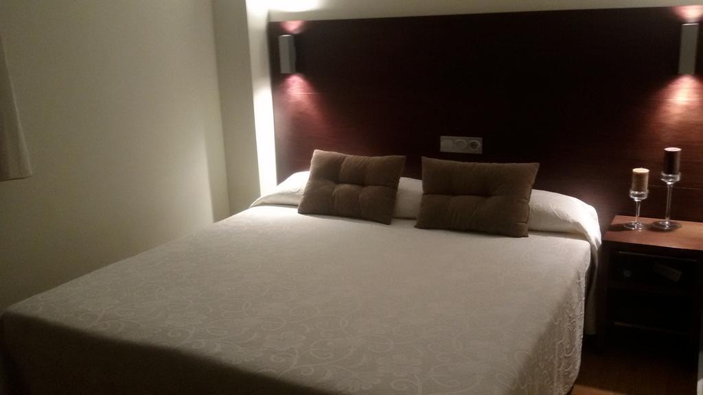 Hotel Rural Arroyo La Plata By Bossh Hotels เฮเรส เด ลอส คาบาลเญรอส ภายนอก รูปภาพ