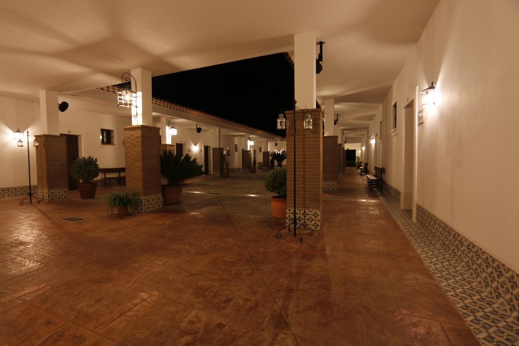 Hotel Rural Arroyo La Plata By Bossh Hotels เฮเรส เด ลอส คาบาลเญรอส ภายนอก รูปภาพ