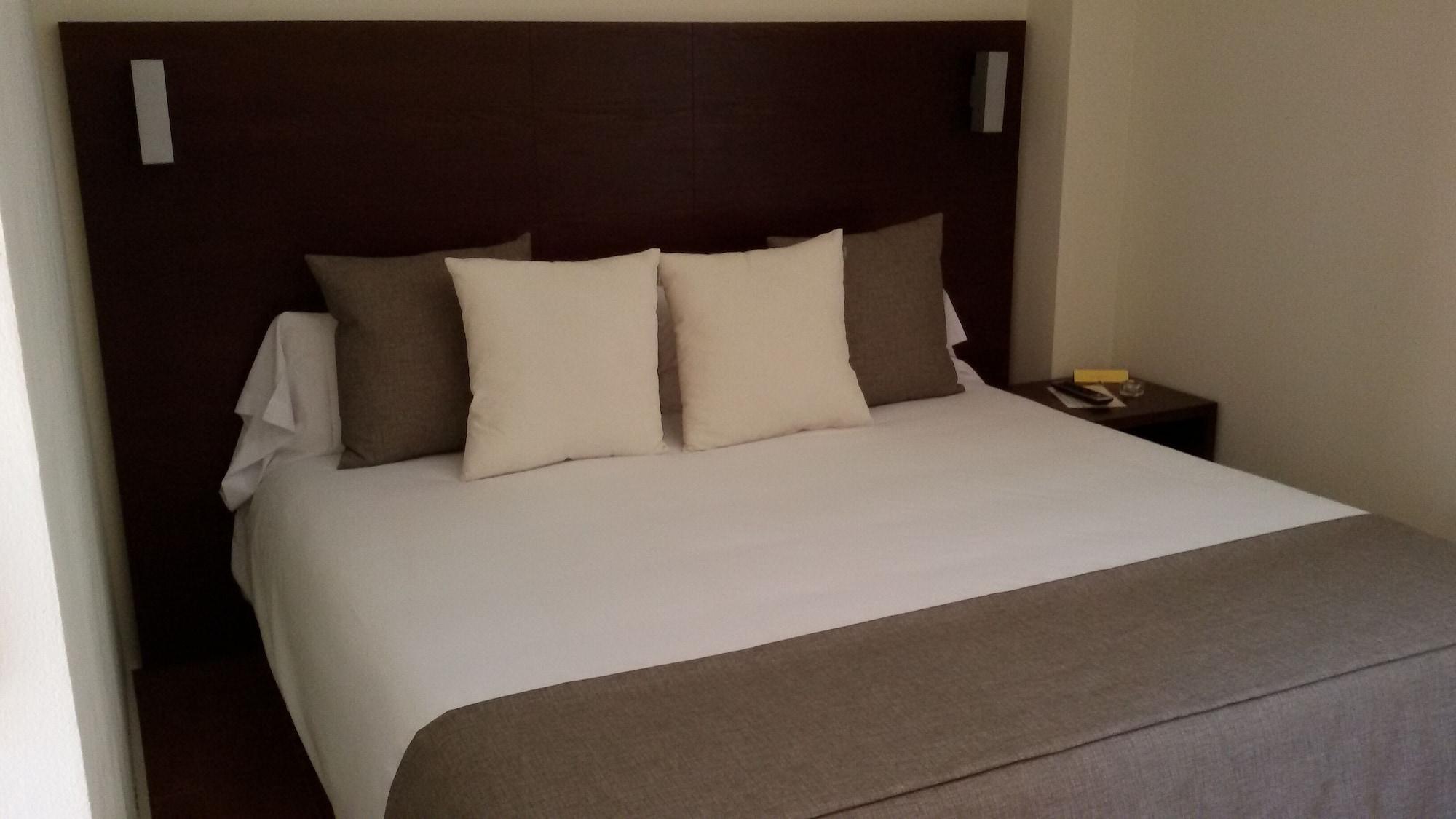 Hotel Rural Arroyo La Plata By Bossh Hotels เฮเรส เด ลอส คาบาลเญรอส ภายนอก รูปภาพ