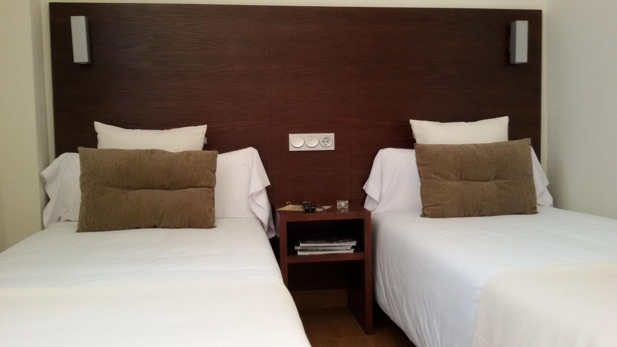 Hotel Rural Arroyo La Plata By Bossh Hotels เฮเรส เด ลอส คาบาลเญรอส ภายนอก รูปภาพ