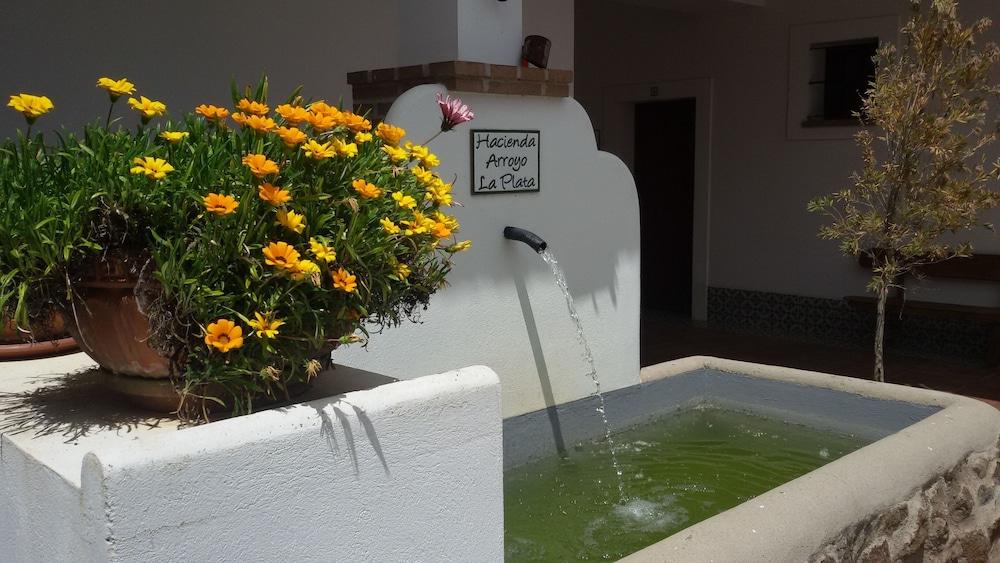 Hotel Rural Arroyo La Plata By Bossh Hotels เฮเรส เด ลอส คาบาลเญรอส ภายนอก รูปภาพ