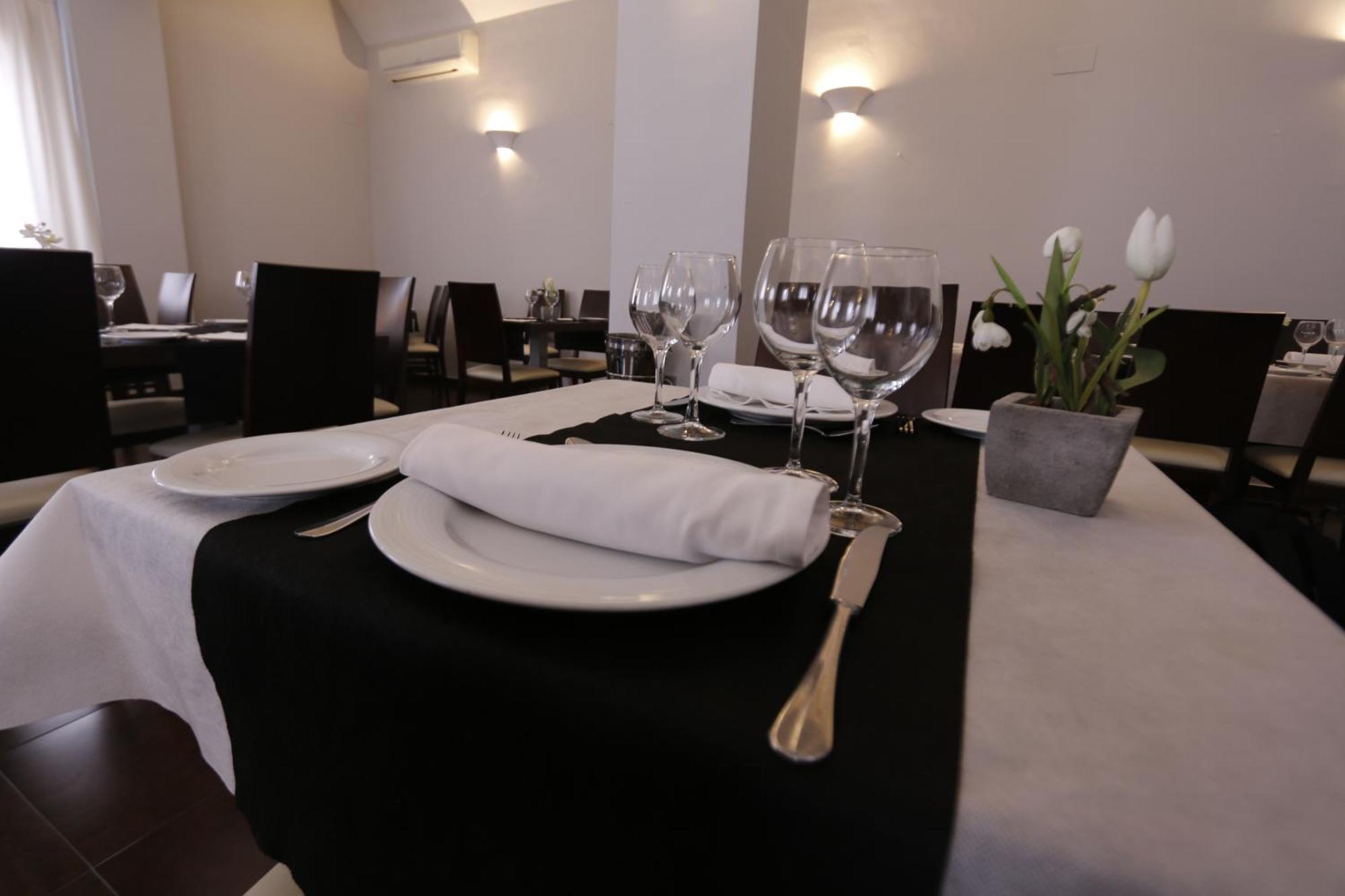 Hotel Rural Arroyo La Plata By Bossh Hotels เฮเรส เด ลอส คาบาลเญรอส ภายนอก รูปภาพ