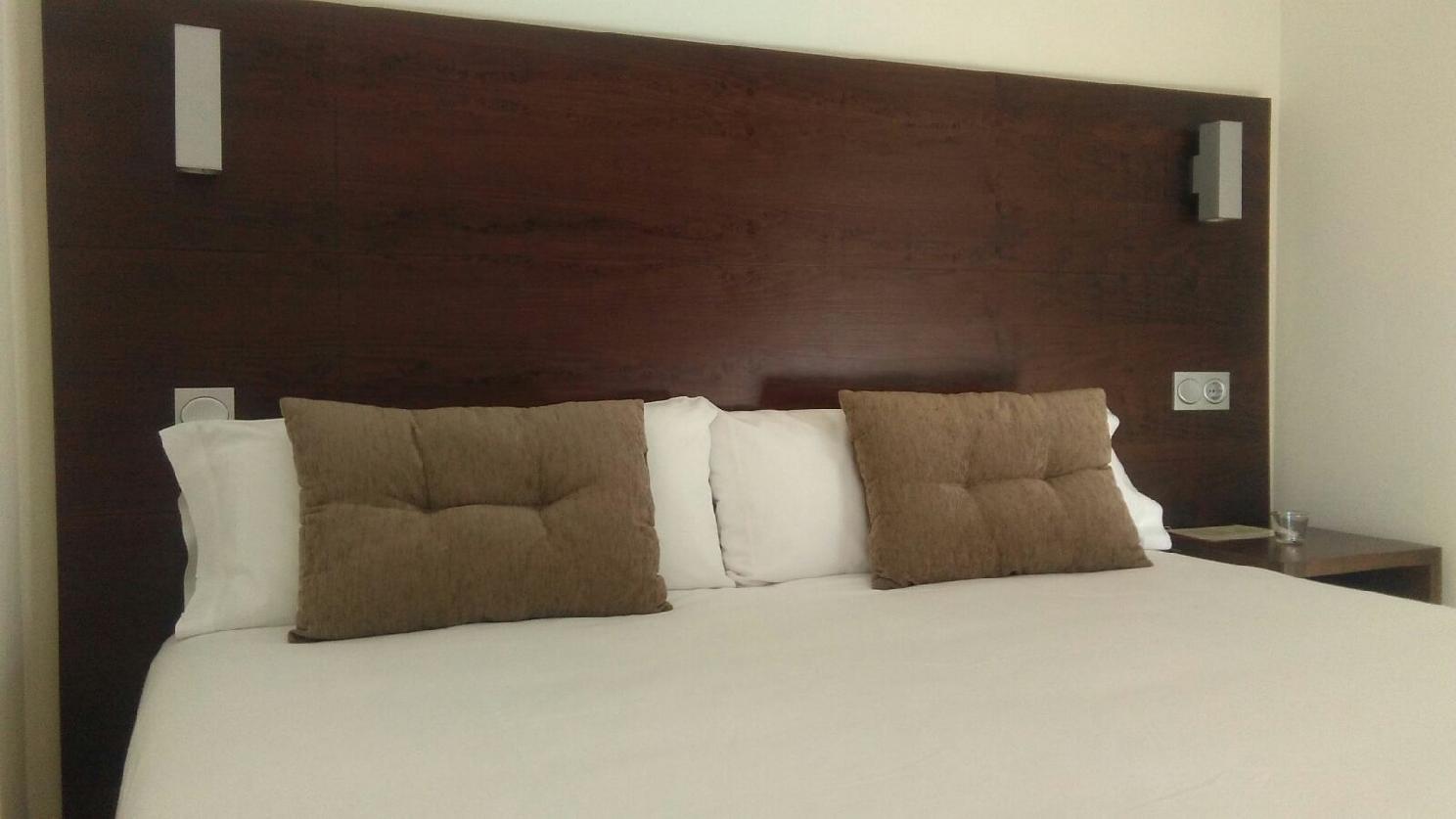 Hotel Rural Arroyo La Plata By Bossh Hotels เฮเรส เด ลอส คาบาลเญรอส ภายนอก รูปภาพ
