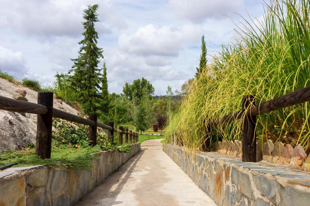 Hotel Rural Arroyo La Plata By Bossh Hotels เฮเรส เด ลอส คาบาลเญรอส ภายนอก รูปภาพ