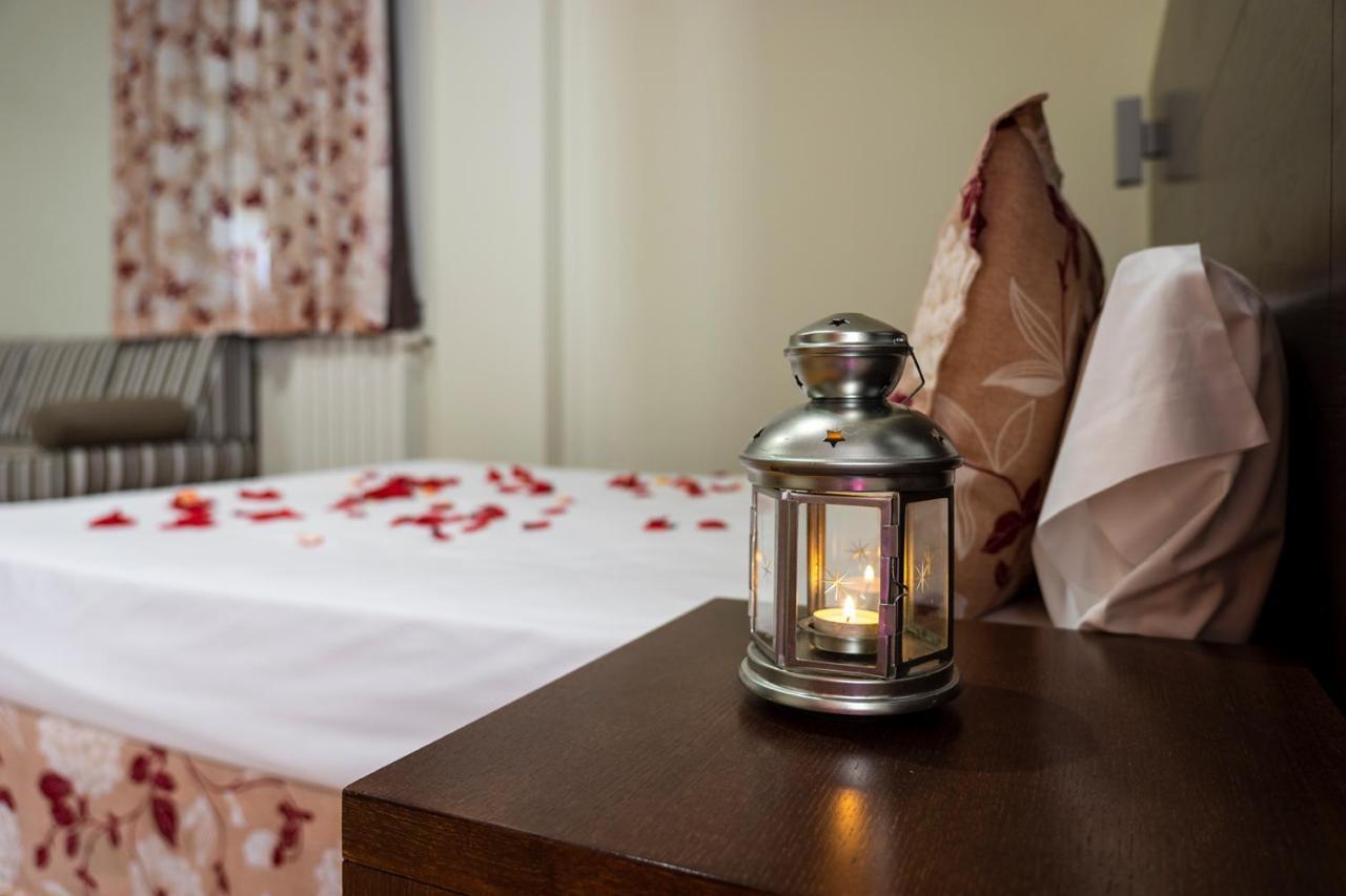 Hotel Rural Arroyo La Plata By Bossh Hotels เฮเรส เด ลอส คาบาลเญรอส ภายนอก รูปภาพ